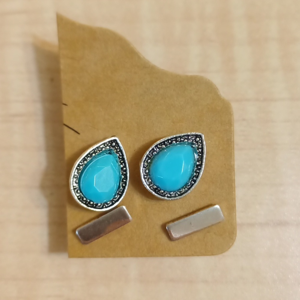 *3/$20* 2 pairs Bohemian Stud Earrings Retro
